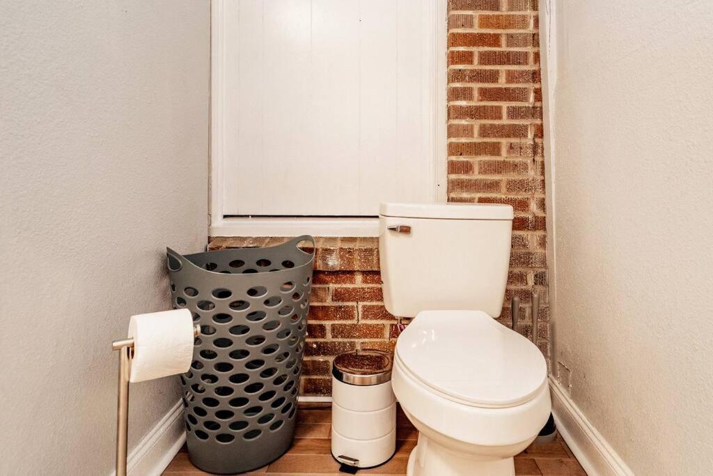 Comfortable King Suite Zen Space Hattiesburg Εξωτερικό φωτογραφία