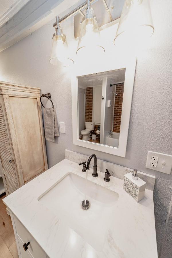 Comfortable King Suite Zen Space Hattiesburg Εξωτερικό φωτογραφία