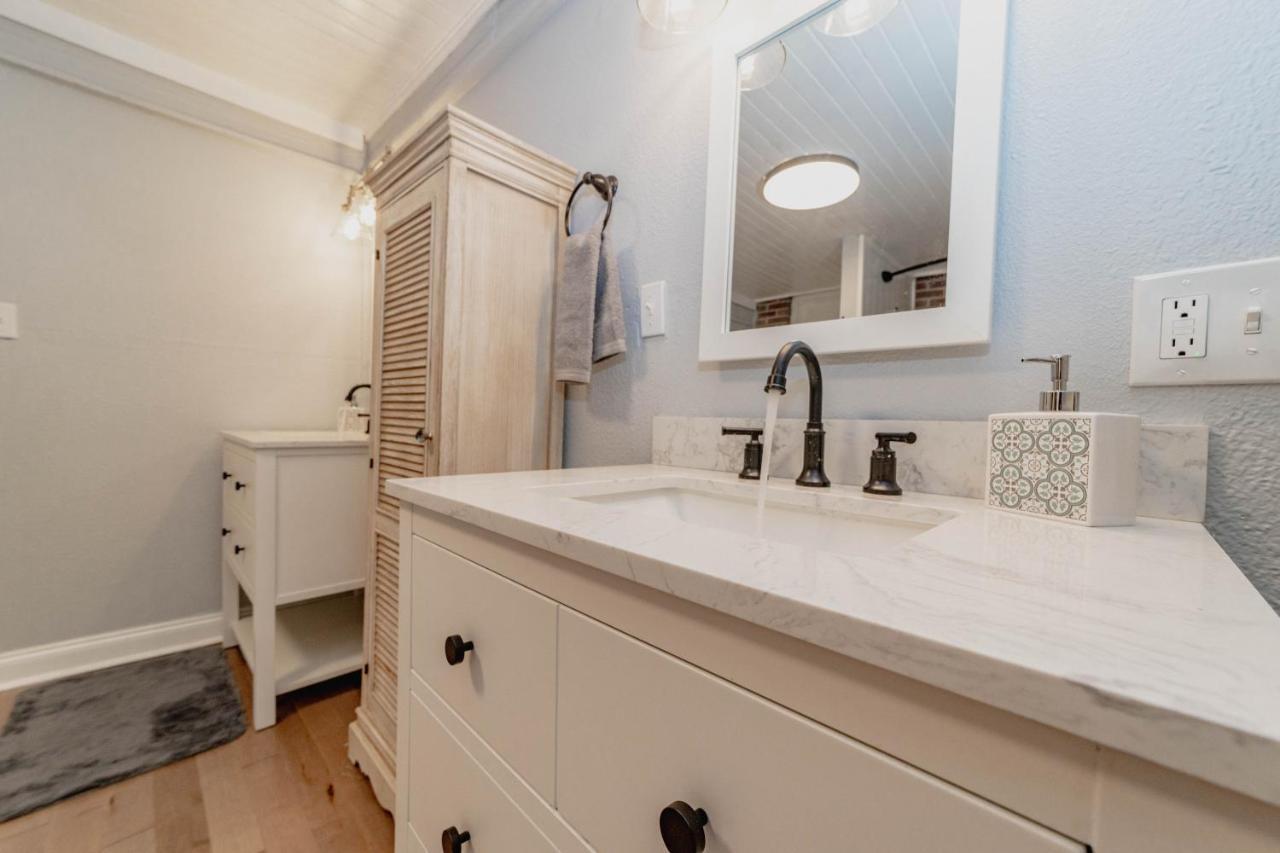 Comfortable King Suite Zen Space Hattiesburg Εξωτερικό φωτογραφία