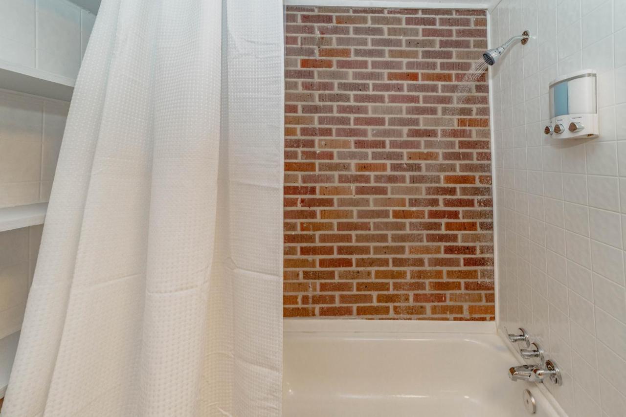 Comfortable King Suite Zen Space Hattiesburg Εξωτερικό φωτογραφία